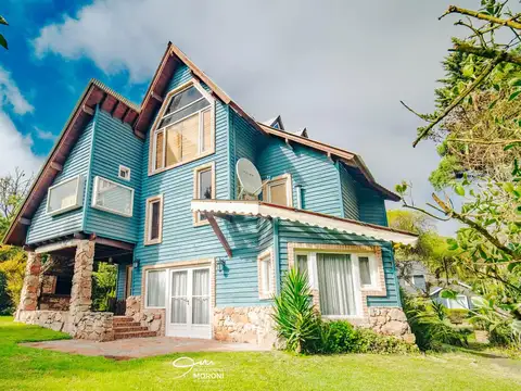 Casa de cuatro ambientes con terraza y casa de huéspedes, Araucaria y Martineta, Cariló