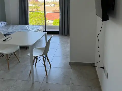 DEPARTAMENTO 1 AMBIENTE CON BALCÓN Y VISTA AL FRENTE. AV. H. YRIGOYEN 1301 AVELLANEDA.