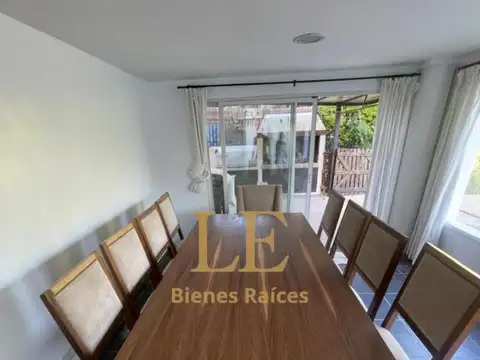 Casa 6 ambientes con 4 baños