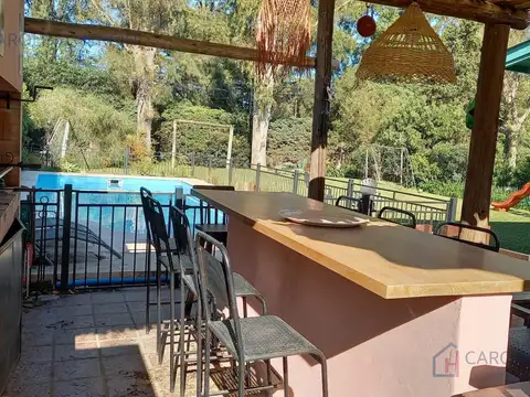 Casa 4 ambientes con 2 baños