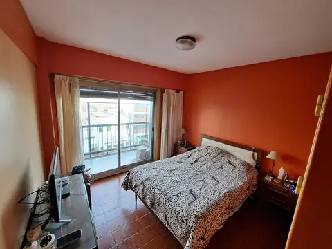 Departamento en Venta 3 ambientes en Av. Montes de Oca. Barracas, CABA.