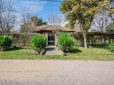 Venta Casa 3 amb + Quincho y pileta en EL CAZADOR