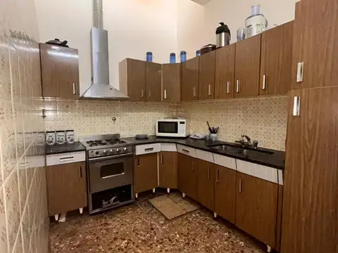 Casa 5 ambientes con 2 baños