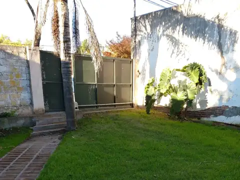 CASA  DE 3 DORMITORIOS CON GRAN PATIO  Y QUINCHO