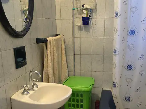 Casa 6 ambientes con 2 baños