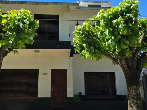 Casa en venta ubicada en el centro de Marcos Paz