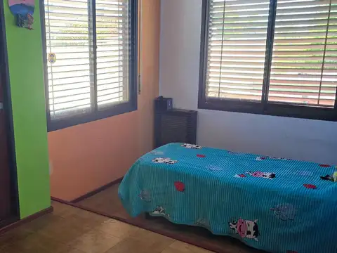 Casa 6 ambientes con 2 baños