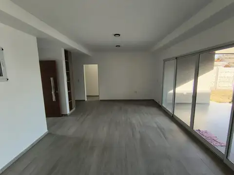 Casa 4 ambientes con 1 baño