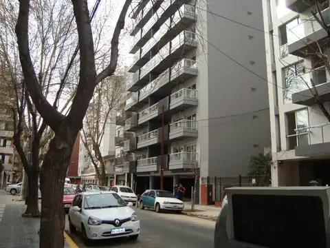 DEPARTAMENTO 4 AMBIENTES FRENTE BALCON COCHERA BAULERA.