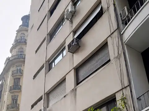 Venta de monoambiente en Retiro Centro