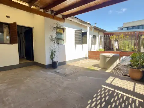 Casa En Venta, 3 Dormitorios, Patio, Cochera, La Plata