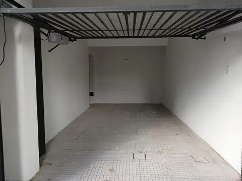Cochera independiente Saenz peña