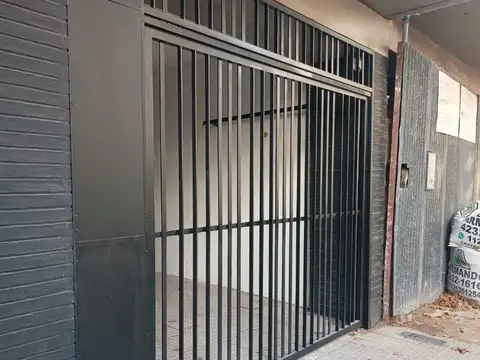 Cochera independiente Saenz peña