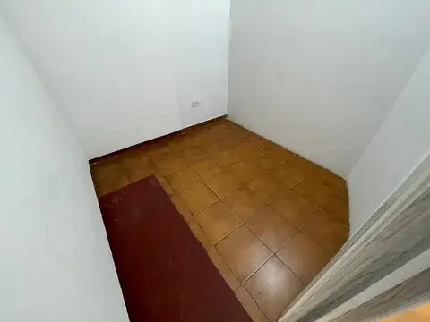 "SIN PORTERO NI VECINOS..." Solo fines comerciales