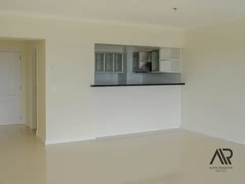 Apartamento en venta de 3 dormitorios c/ cochera en Playa Mansa