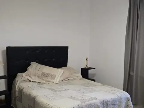 Casa en Alquiler con 2 cocheras