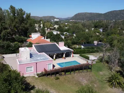 Casa 7 ambientes con 2 baños