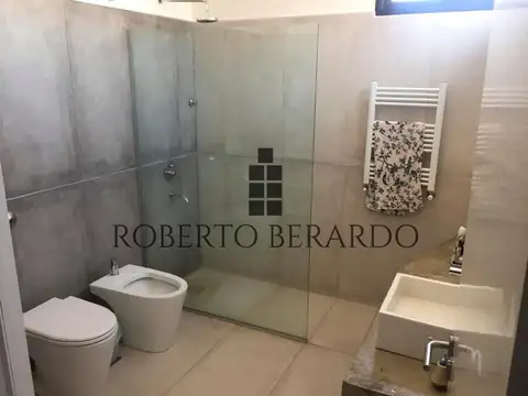 Casa 4 ambientes con 3 baños
