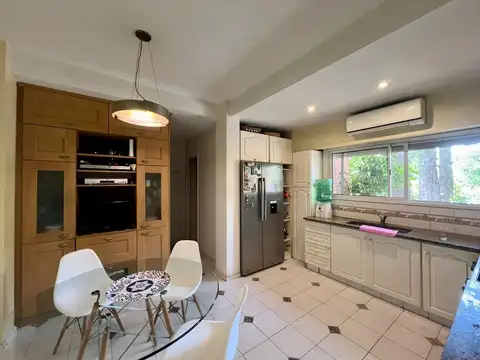Casa 4 ambientes con 4 baños