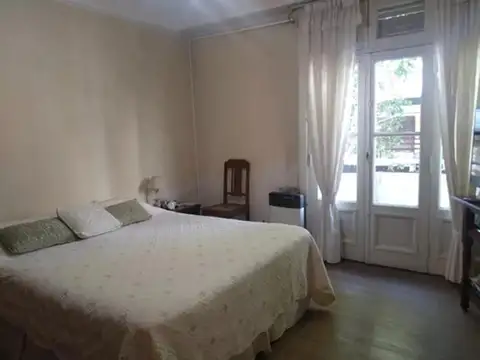 Casa 6 ambientes con 2 baños