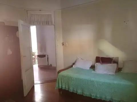 Casa 6 ambientes con 2 baños