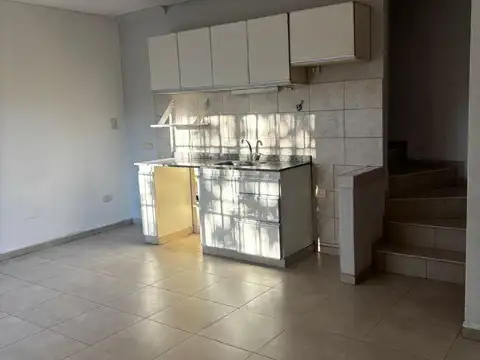 Depto Tipo Casa en Alquiler en Merlo, $ 650.000