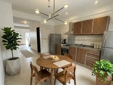 Casa en Alquiler con 1 cochera