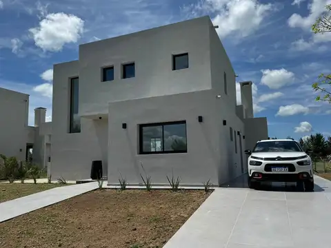 Casa en Venta en Belén de Escobar, USD 350.000