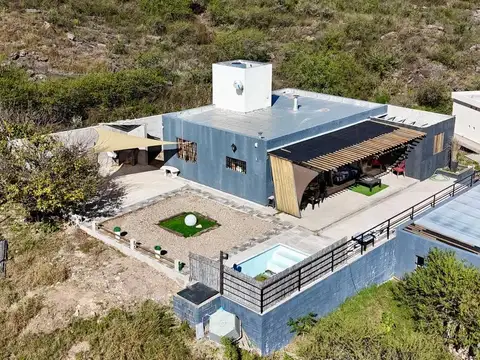 Casa 7 ambientes con 3 baños