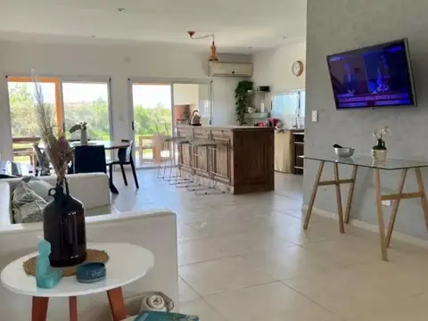 Casa en Alquiler en El Cantón - Norte, USD 1.700