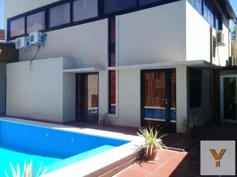 Casa en venta - 6 Dormitorios 2 Baños - Galpón - 288Mts2 - Santa Fe