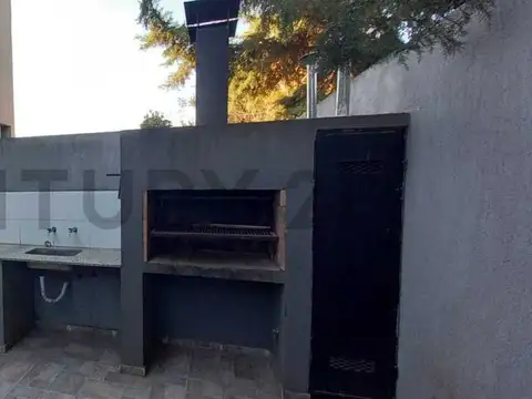 Casa en Alquiler con 1 cochera