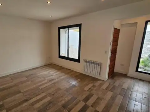 Depto Tipo Casa en Venta en Los Pinares, USD 129.000