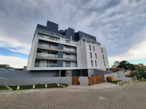 Amplio Monoambiente con cochera Zona Sur