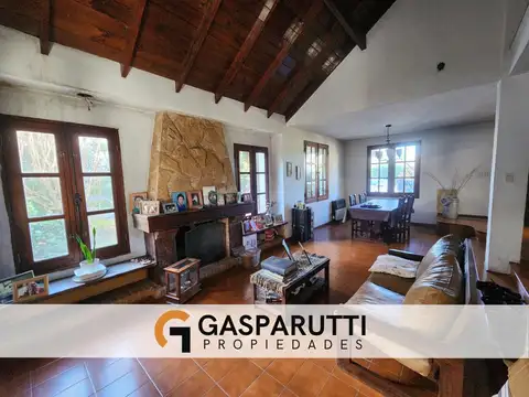 Casa 4 ambientes con 2 baños