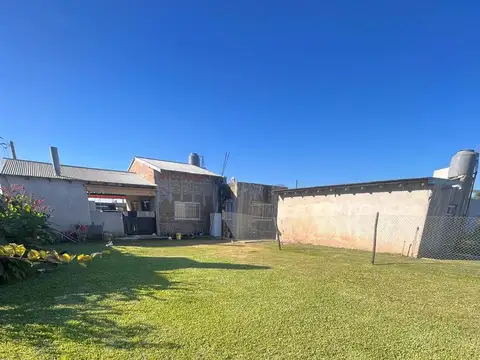 Casa 6 ambientes con 1 baño