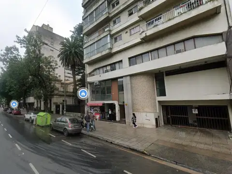 Av. Pellegrini al 700