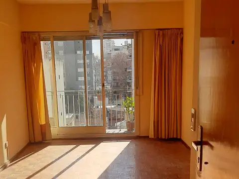 Teniente General Eustoquio Frías 400, Piso 6
