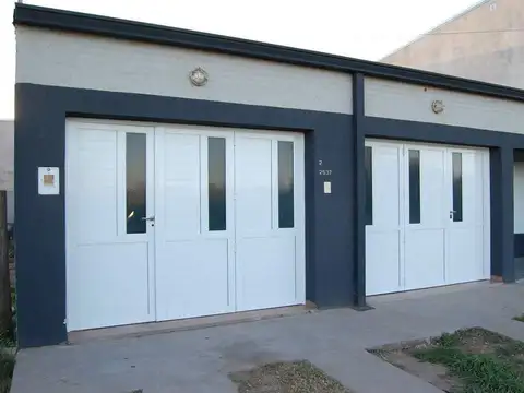 Espectacular casa con departamento y dos garajes en Esperanza