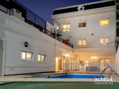 Excepcional casa de Estilo Frances  Barrio Lourdes