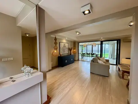 Venta casa 4 dormitorios con pileta yerba buena