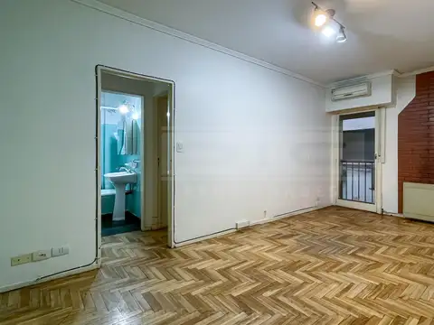 Av. Santa Fe  al 5200,  Entre Emilio Ravignani y Estación Carranza .