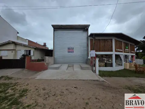 Local comercial en alquiler sobre Av. Boulevard, excelente visibilidad  