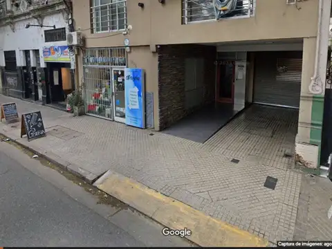 SE VENDE COCHERA COMODA