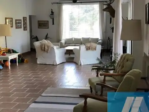 Casa 6 ambientes con 5 baños