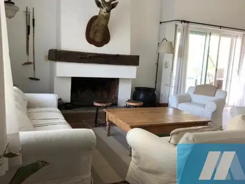 Casa en Venta con 2 cocheras