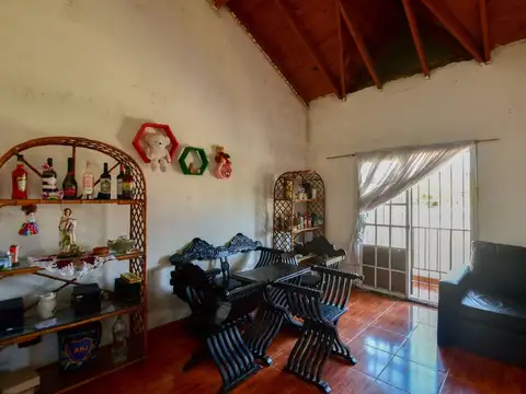 Casa 6 ambientes con 1 baño