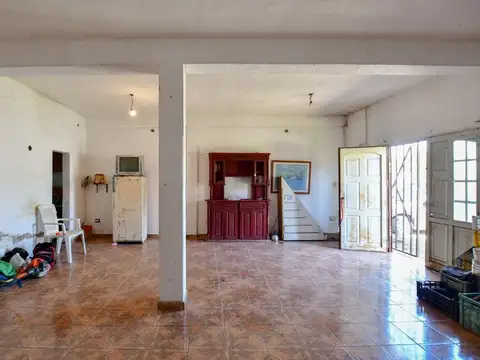 CASA EN VENTA HERNANDEZ 4 DORMITORIOS MAS LOCAL