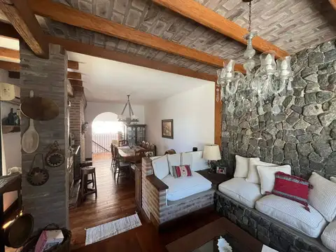 Casa en Venta con 40 cocheras