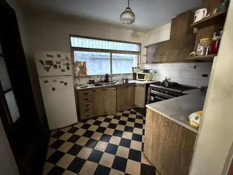 Casa en Alquiler con 4 cocheras